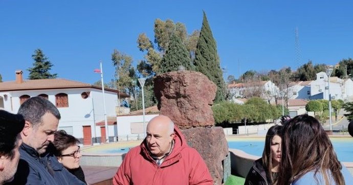 El alcalde de Nerva, José Antonio Alaya (centro), junto a otros miembros del equipo de Gobierno y del PSOE.