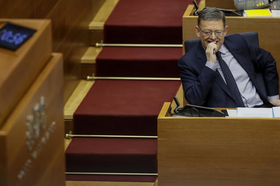 El presidente de la Generalitat valenciana, Ximo Puig, durante una sesión de control, en Les Corts