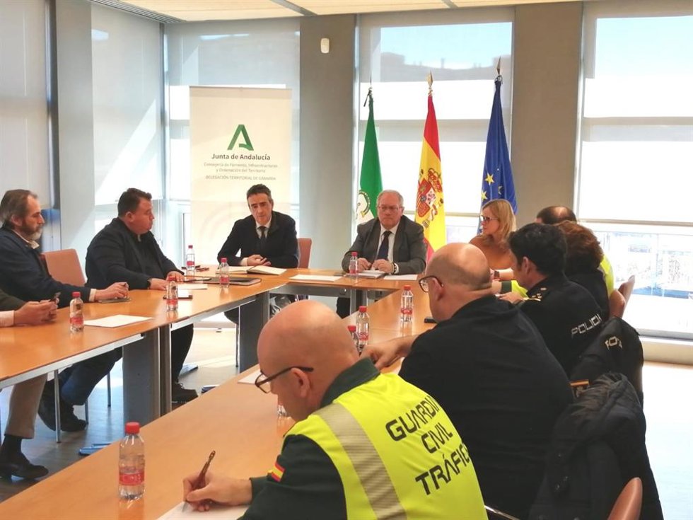 Reunión de la Junta con representantes de la Subdelegación del Gobierno, Tráfico, Guardia Civil, Protección Civil, Cetursa, así como de los Ayuntamiento de Monachil, Güéjar Sierra, y Pinos Genil, afectados por los desprendimientos en la A-395.