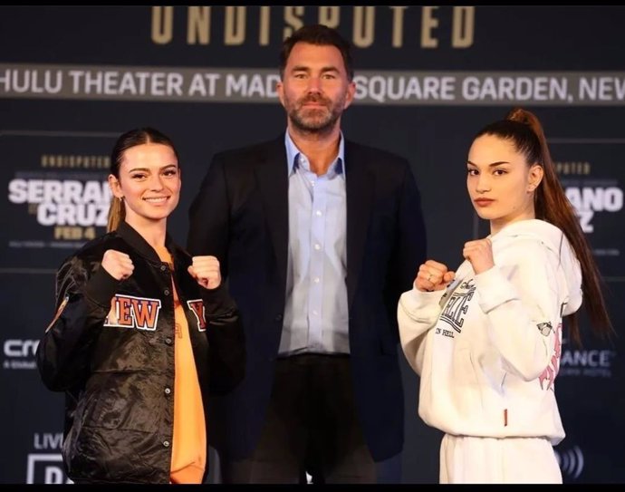 Tania Álvarez (dcha) junto a Skye Nicolson en la presentación de su combate en el Madison Square Garden