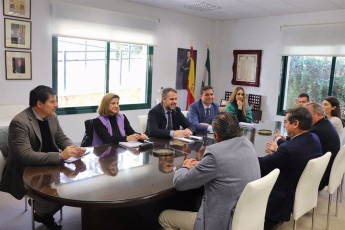 El vicesecretario de Málaga Productiva del PP de Málaga, Carlos Conde, y el coordinador de Turismo de la vicesecretaría de Málaga Productiva del PP de Málaga, Francisco Oblaré, se reúnen con el sector del golf.