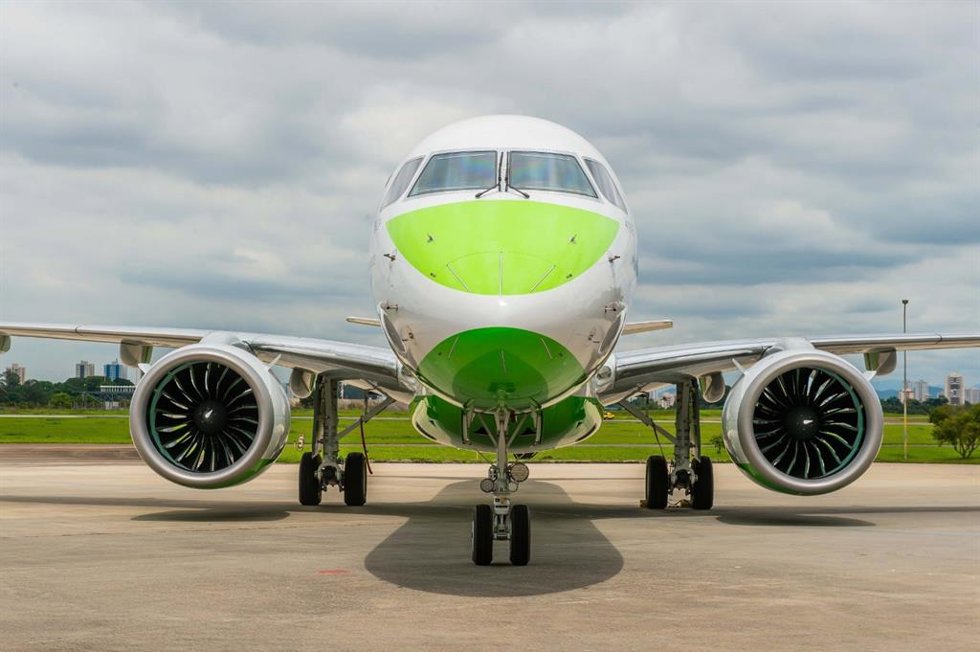Archivo - Un avión de Binter