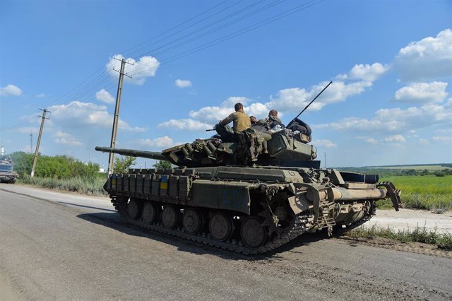 Archivo - Tanque ucraniano en las inmediaciones de Lisichansk, en el este del país