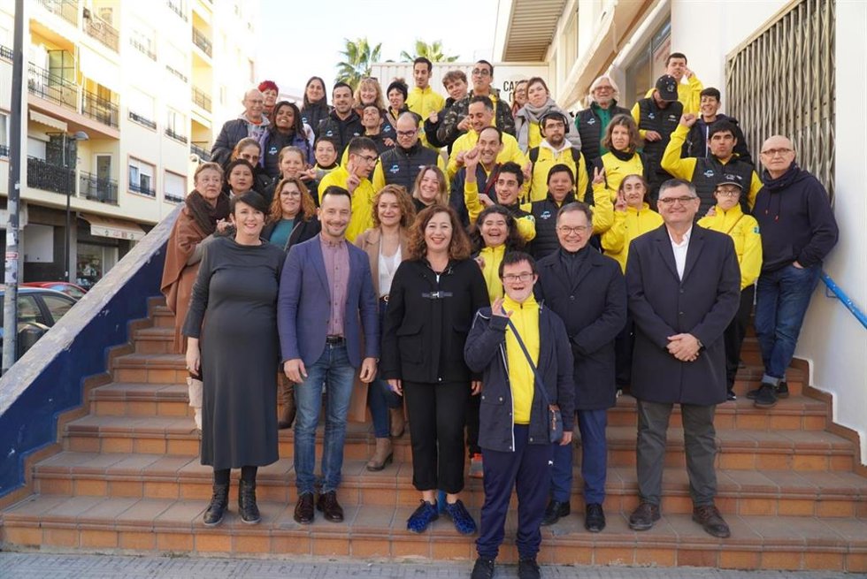 La presidenta del Govern, Francina Armengol, en su visita a ADDIF.