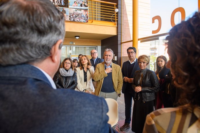 El presidente de Canarias, Ángel Víctor Torres, el presidente del Cabildo de Tenerife, Pedro Martín, y otras autoridades visitan el Festival MiradasDoc en Guía de Isora