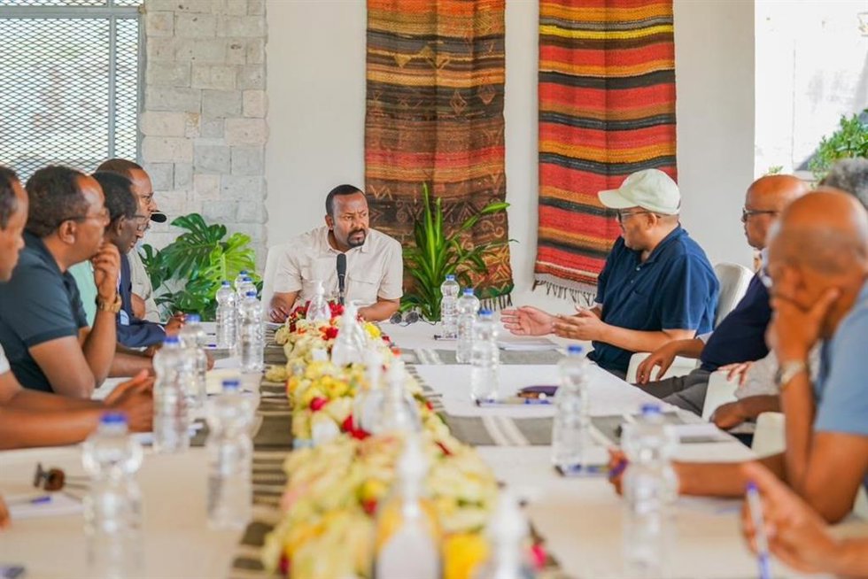 El primer ministro de Etiopía, Abiy Ahmed, se reúne con una delegación del TPLF