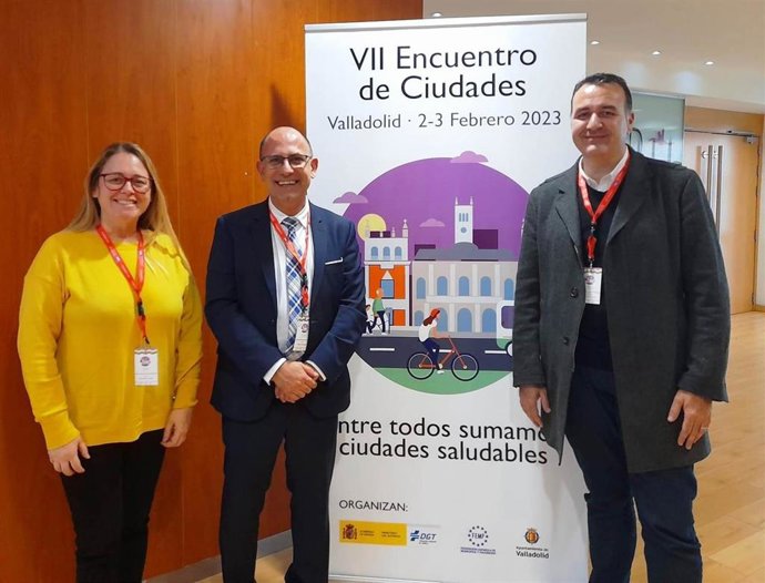 El regidor de Movilidad Sostenible, Francesc Dalmau, y la directora general del área, Irene Nombela, comparten experiencias con el regidor de Movilidad y Espacio Urbano de Valladolid, Luis Ángel Vélez