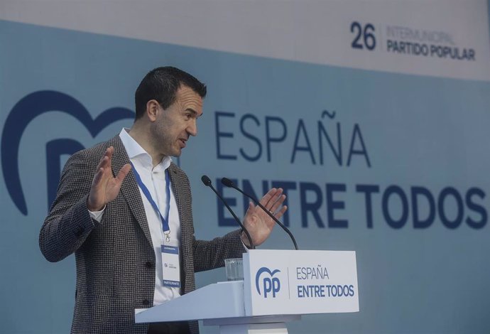 El presidente del PP en la provincia de Valencia, Vicente Mompó, durante su intervención en la XXVI Intermunicipal del PP