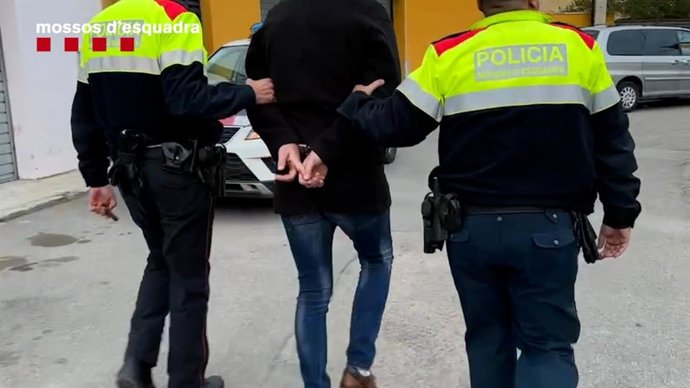 Un dels detinguts pels Mossos d'Esquadra per presumptament formar part d'un grup que va cometre set robatoris a domicilis del Catllar (Tarragona)