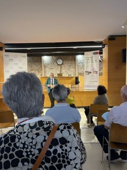 Imagen de una de las sesiones de educación financiera organizada por el Ayuntamiento de Barcelona