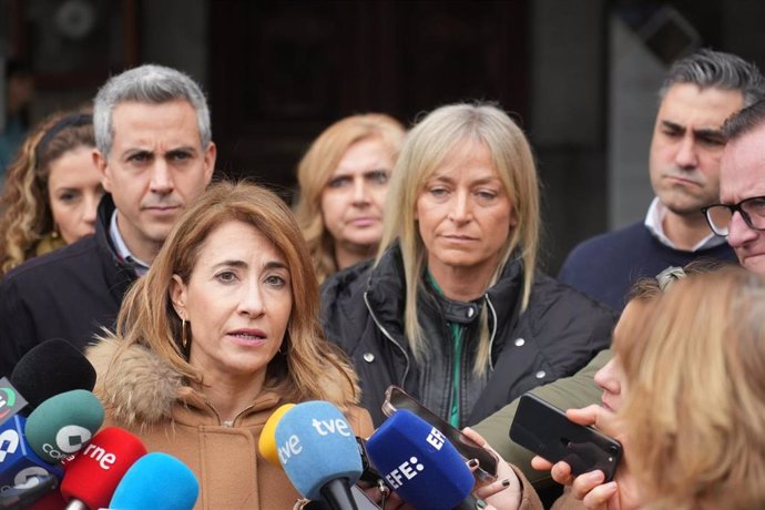 La ministra de Transportes, Raquel Sánchez, el vicepresidente de Cantabria, Pablo Zuloaga y la alcaldesa de Castro, Susana Herrán