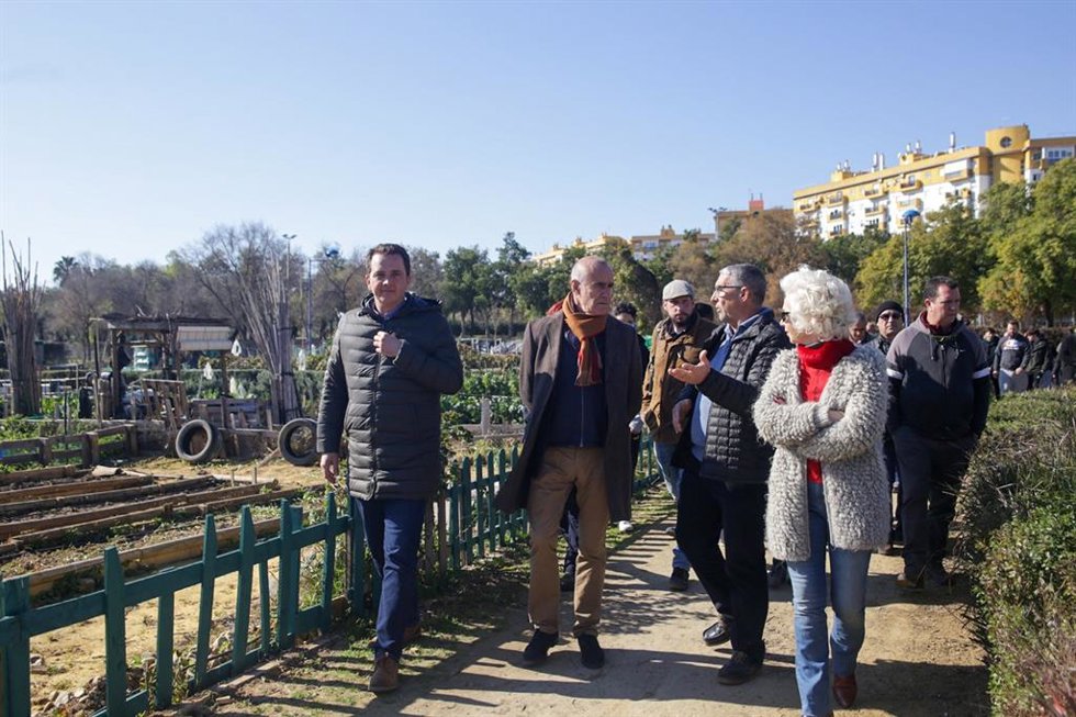 Visita al huerto urbano del Parque de Miraflores