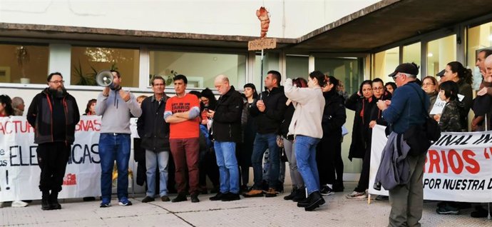 Encierro en el Centro Cívico de Su Eminencia como protesta ante los cortes de luz