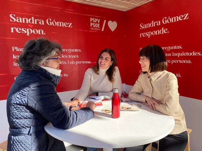 La vicealcaldesa y candidata socialista a la Alcaldía de Valncia, Sandra Gómez, y la ministra de Ciencia e Innovación, Diana Morant