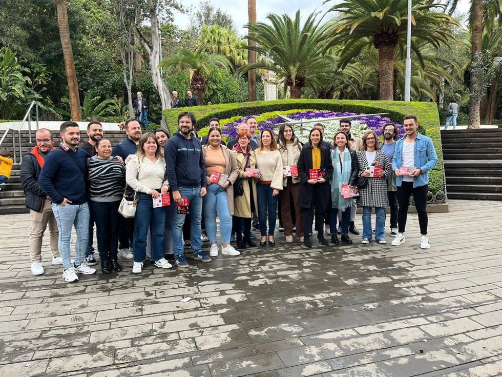 El PSOE sale a la calle para informar de los avances en juventud impulsados por el Gobierno de Canarias