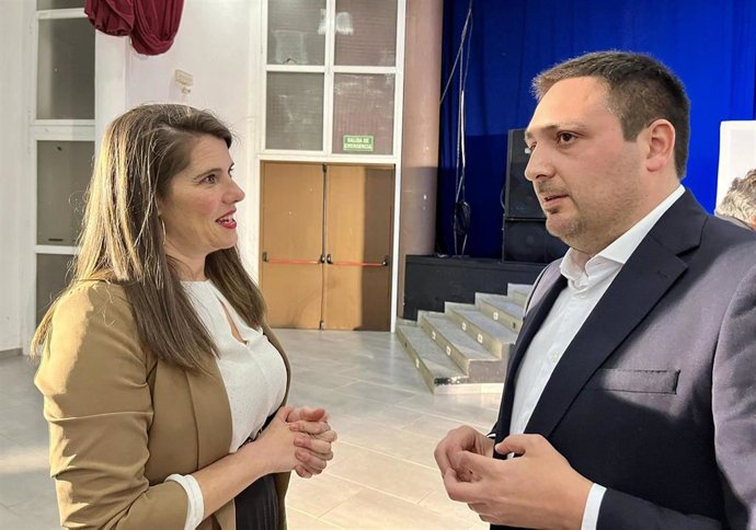 La secretaria general del PP de Córdoba, Araceli Cabello, junto al candidato a la Alcaldía de Posadas, José María Estepa.