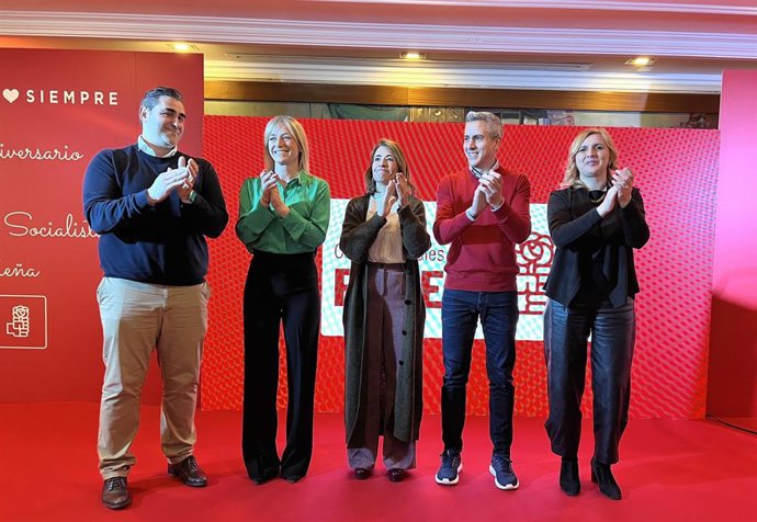 La ministra de Transportes, Raquel Sánchez, el vicepresidente de Cantabria, Pablo Zuloaga, la alcaldesa de Castro Urdiales, Susana Herrán y el secretario del PSOE de Castro, Pablo Antuñano