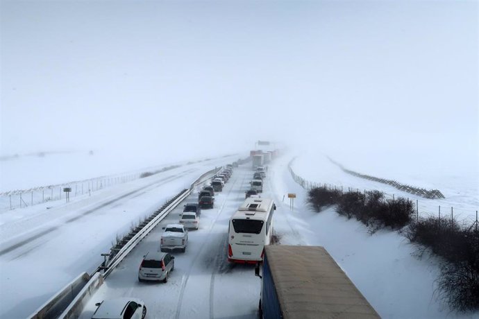 Carreteras colapsadas este viernes en Eslovaquia por las fuertes nevadas