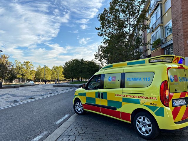 Ambulancia del Summa 112 en Avenida de Portugal