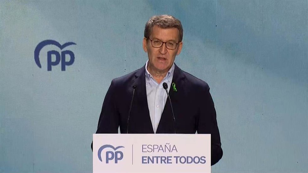Feijóo exhibe la unidad del PP junto a Aznar y Rajoy: "Ahora toca volver a unir