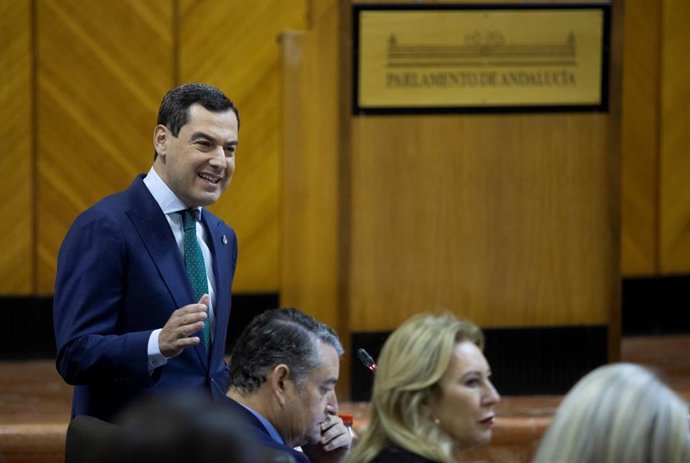 Archivo - El presidente de la Junta de Andalucía, Juanma Moreno, durante una sesión del Pleno del Parlamento
