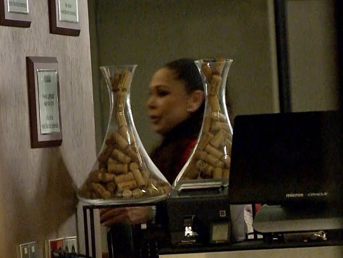 ISABEL PANTOJA CENA CON AMIGOS Y SU HERMANO AGUSTÍN