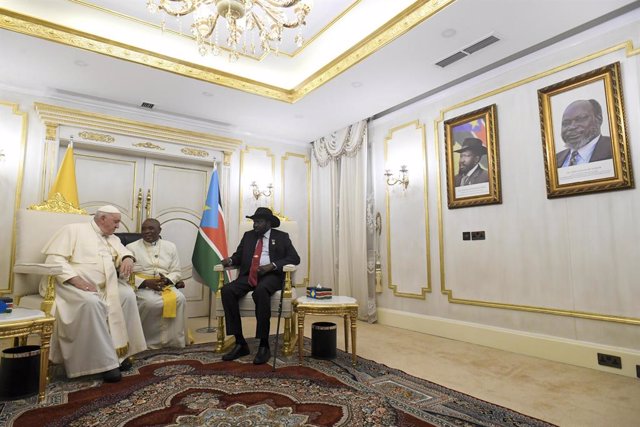 February 3, 2023, x: This handout picture provided by the Vatican Media shows Pope Francis during a courtesy visit to the President of South Sudan Salva Kiir and a meeting with the Vice-Presidents at the Presidential Palace in Juba, South Sudan, 03 Februa