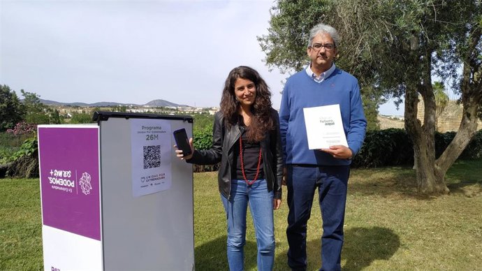 Archivo - Irene de Miguel y Joaquín Macías presentan el programa de Unidas por Extremadura para las elecciones de 2019. Archivo.