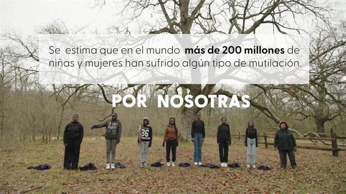 Fragmento del vídeo 'Por nosotras' de Médicos del Mundo para sensibilizar contra la mutilación genital femenina.