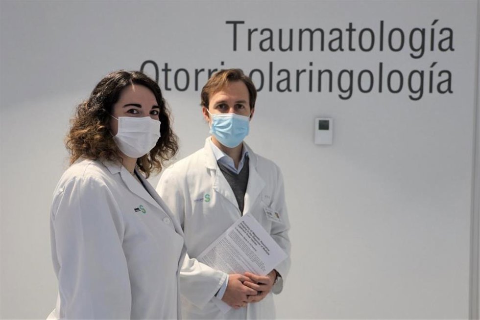 Los doctores Enrique Sánchez Muñoz y Beatriz Lozano Hernanz