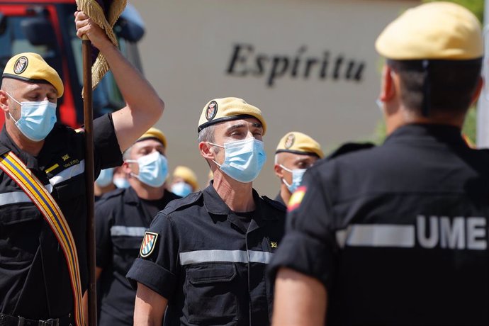 Archivo - Oficiales del cuarto Batallón de Intervención en Emergencias (BIEM IV) y del destacamento del Grupo 43 del Ejército del Aire, en la Base Aérea de Zaragoza, a  2 de agosto de 2021, en Zaragoza, Aragón (España). La ministra de Defensa ha realiza