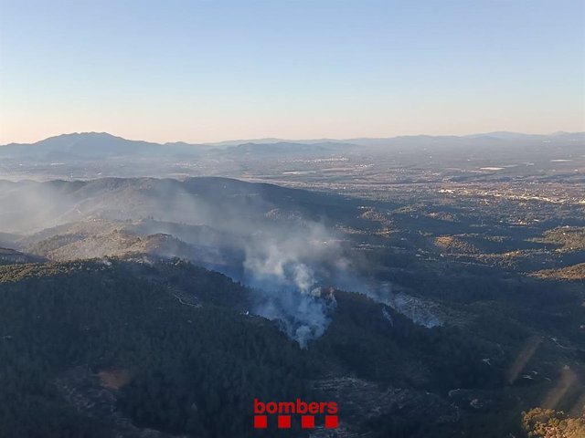 Imagen aérea del perímetro del incendio forestal de Bítem (Tarragona)