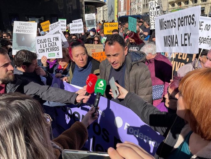 El candidato de Podemos a la Alcaldía de Madrid, Roberto Sotomayor, en la manifestación en la defensa de la protección animal