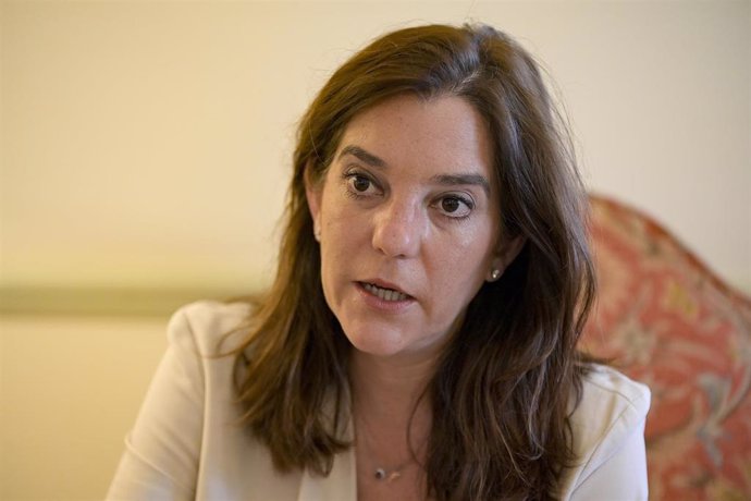 Archivo - La alcaldesa de A Coruña, Inés Rey García, durante una entrevista a Europa Press, a 7 de junio de 2022, en A Coruña