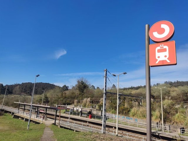 Archivo - Apeadero Villabona. Renfe. Cercanías. Tren. Vías.
