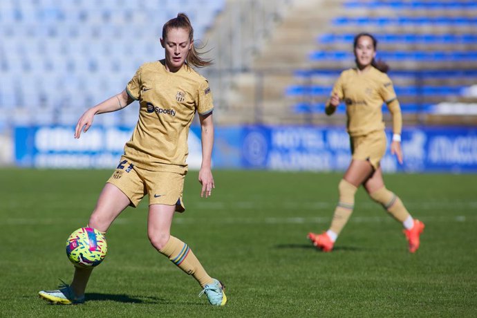 Keira Walsh of FC Barcelona in action during the spanish women league, Liga F, football match played between Sporting de Huelva and FC Barcelona at Nuevo Colombino Stadium on January 14, 2023, in Huelva, Spain.