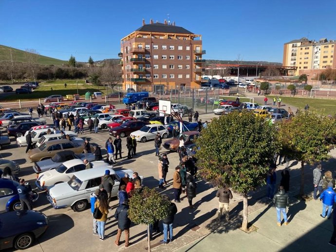 Villamuriel de Cerrato (Palencia) reúne a 130 coches clásicos en la II Concentración de vehículos Don Bosco