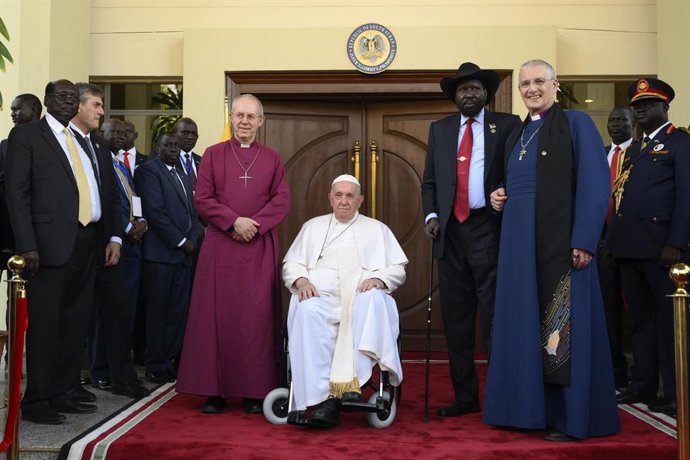 February 3, 2023, JUBA: This handout picture provided by the Vatican Media shows the Archbishop of Canterbury Justin Welby, Pope Francis, President of South Sudan Salva Kiir and Iain Greenshields from Church of Scotland posing for a photo at the Preside