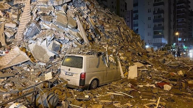 Daños materiales en Turquía a causa del terremoto de magnitud 7,4 en la escala abierta de Richter cerca de la frontera con Siria