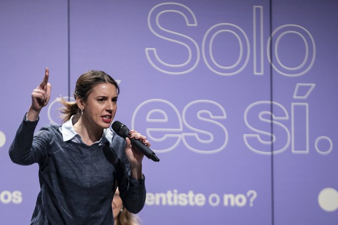 La secretaria de Acción de Gobierno de Podemos y ministra de Igualdad, Irene Montero, interviene durante el acto '¿Consentiste o no? Solo sí es sí', en el Círculo de Bellas Artes, a 5 de febrero de 2023, en Madrid, (España). 