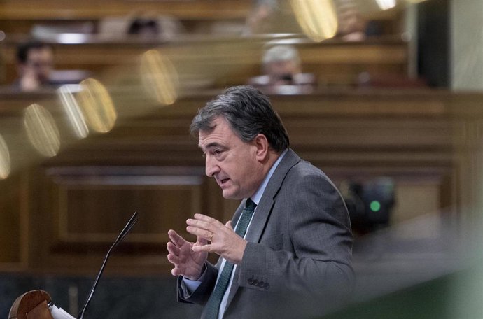 El portavoz del PNV en el Congreso, Aitor Esteban, en el Pleno del Congreso de los Diputados, a 24 de enero de 2023, en Madrid (España). Sánchez ha informado hoy de los Consejos Europeos celebrados los días 20 y 21 de octubre y 15 de diciembre de 2022, 
