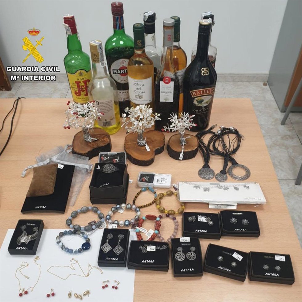 Efectos recuperados tras el robo en Plasencia.