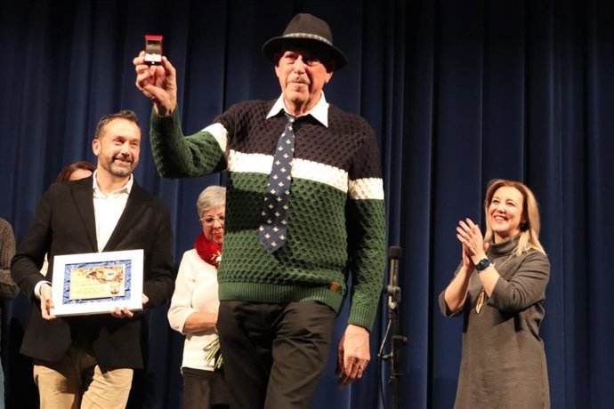 El Carnaval de Alcalá de Guadaíra (Sevilla) inicia con el pregón y un homenaje a una figura local, 'Er Pata'