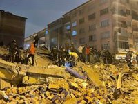 Augmenten a més de 650 els morts pel terratrèmol prop de la frontera entre Turquia i Síria