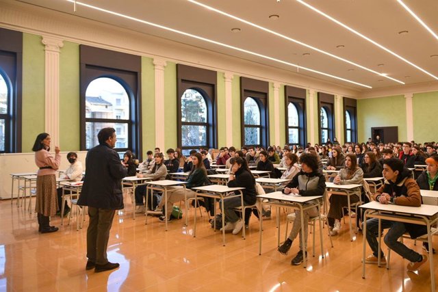 Los alumnos han vuelto hoy al renovado IES Sagasta