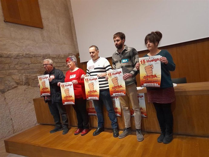 David Marcalain, de CCOO; Isabel Artieda, de LAB; Eider Larripa, de Steilas; Izai Bujanda, de ELA; y Jesús Elizalde, de UGT, durante la rueda de prensa