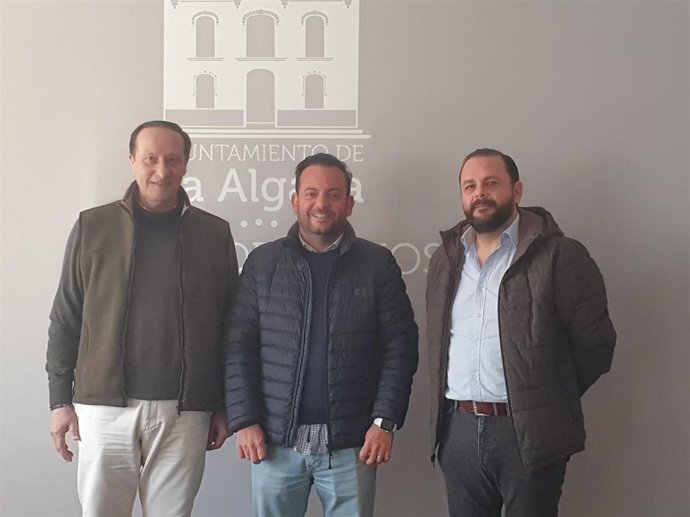 El alcalde de La Algaba, Diego Manuel Agüera Piñero, ha destacado que la exposición organizada con la Asociación Fotográfica Photoalgaba será "una cita ineludible en el inicio de la Cuaresma" de 2023.