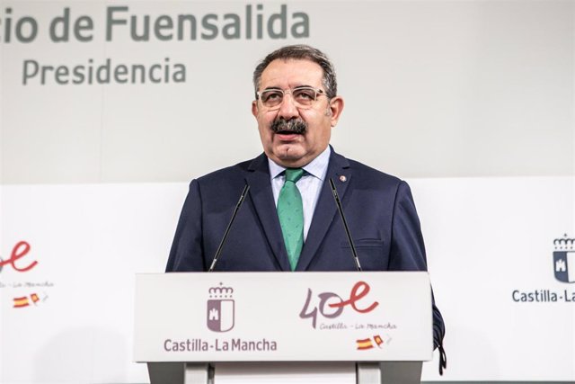 Archivo - El consejero de Sanidad, Jesús Fernández Sanz, en una foto de archivo