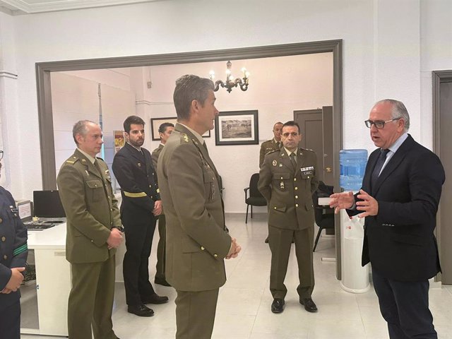Visita a la Subdelegación de Defensa.