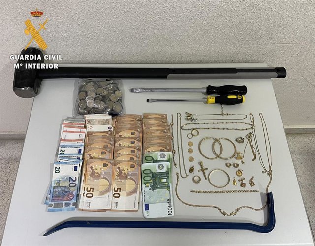 Material intervenido en el registro de la vivienda en Cuellar.